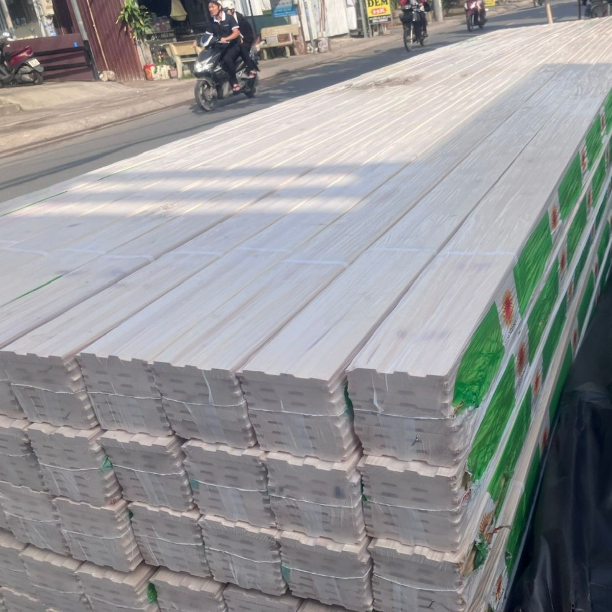 Gỗ thông ốp tường